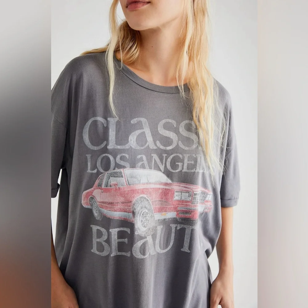 Classic Beauty Oversized Tee - Picture 2 of 7
